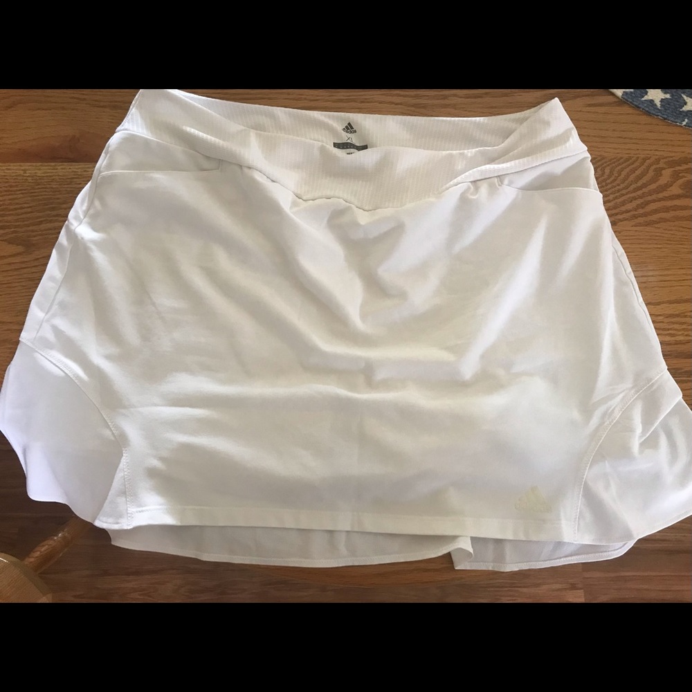 NWOT White golf/tennis skirt with shorts under